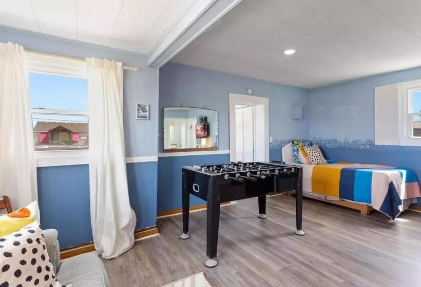 4119 The Dolphin Boat Across Street From Beach