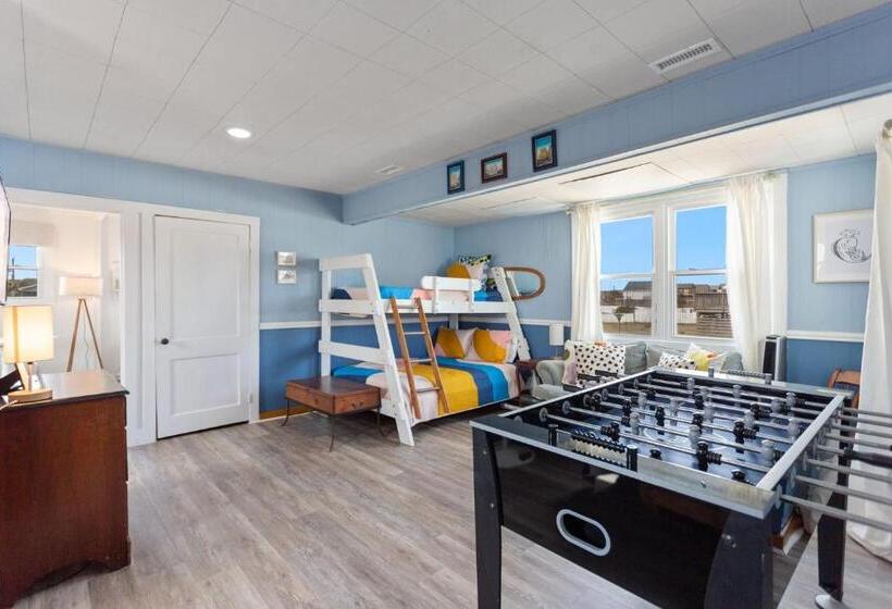 4119 The Dolphin Boat Across Street From Beach