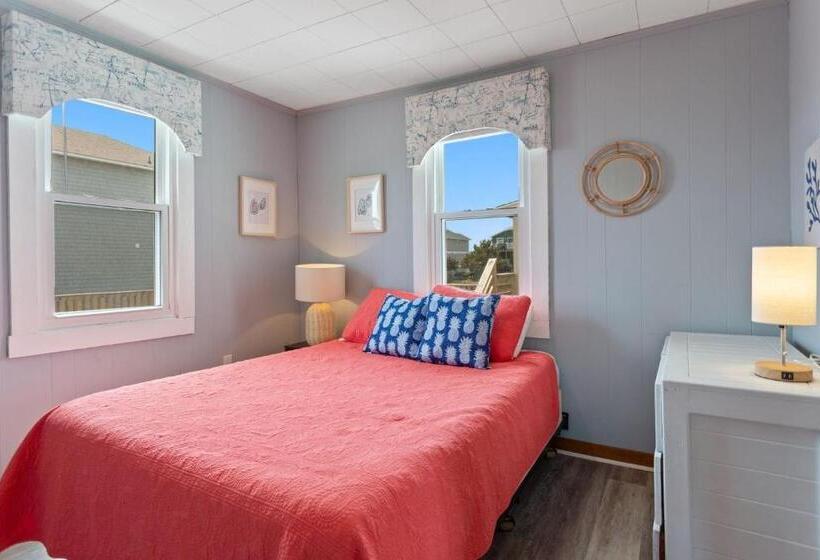 4119 The Dolphin Boat Across Street From Beach