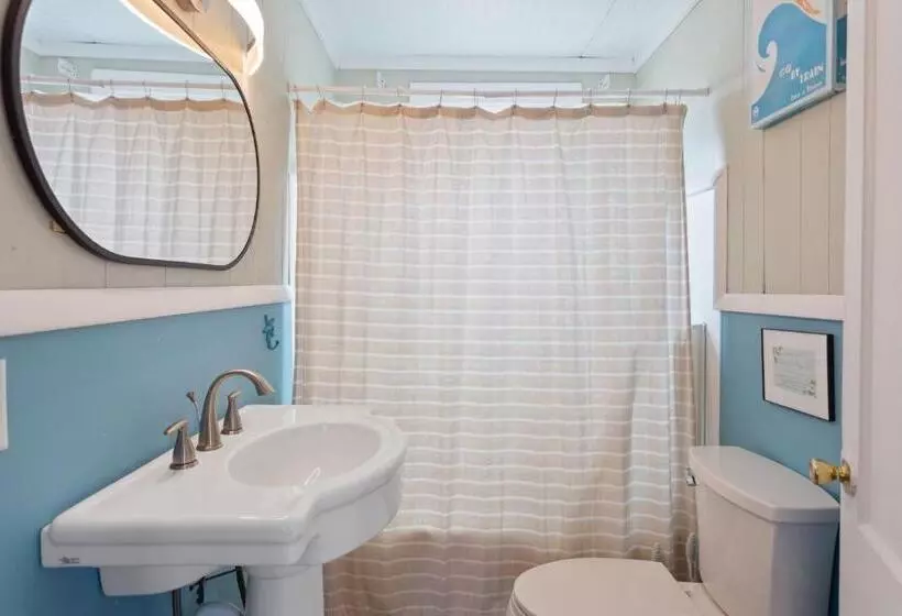 4119 The Dolphin Boat Across Street From Beach