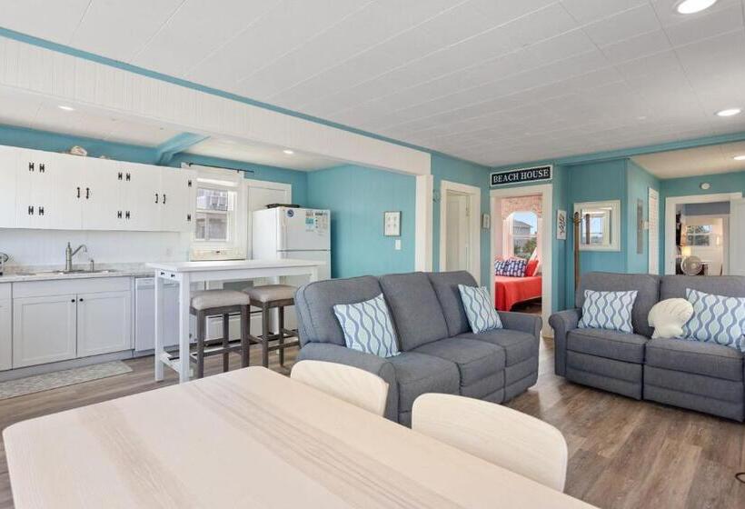 4119 The Dolphin Boat Across Street From Beach