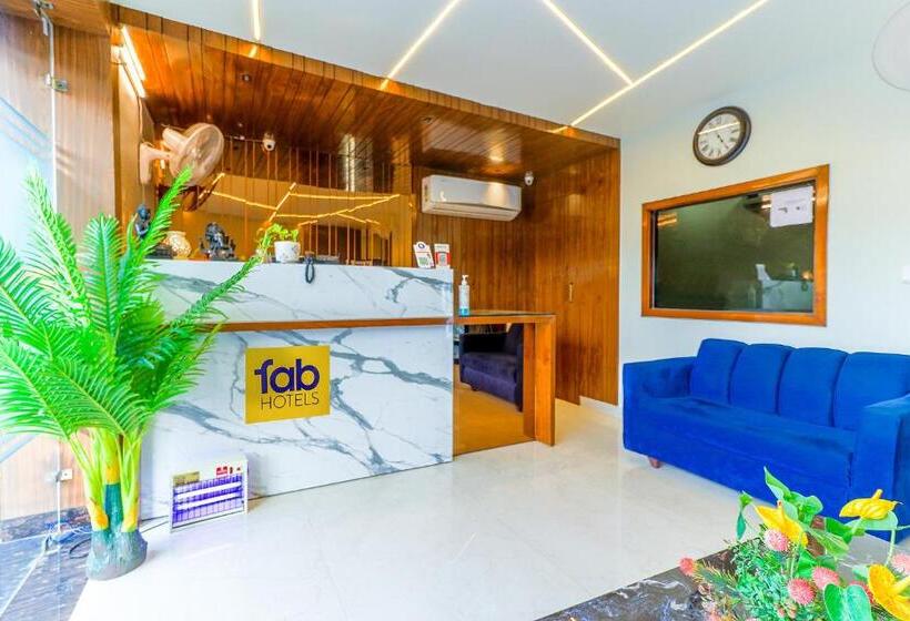 Fabhotel Golden Velvet