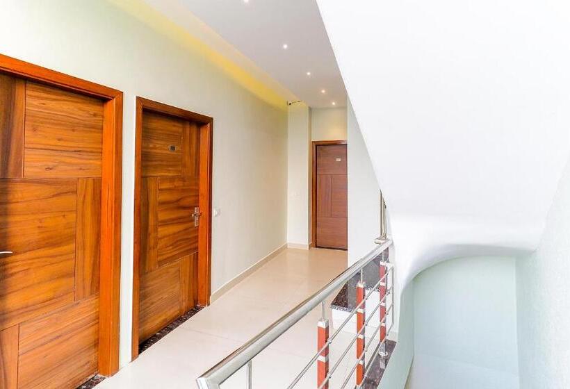 Fabhotel Golden Velvet