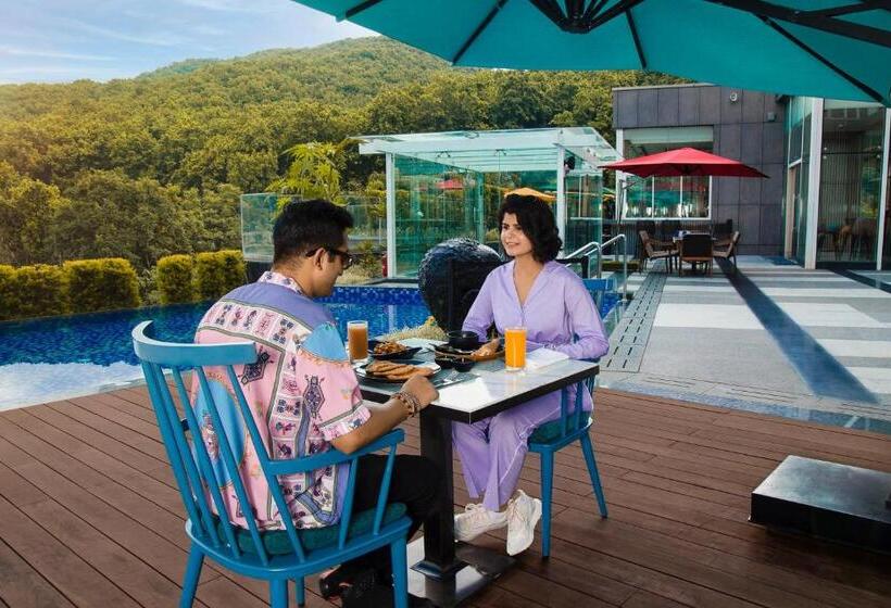 هتل Fairfield By Marriott Dehradun