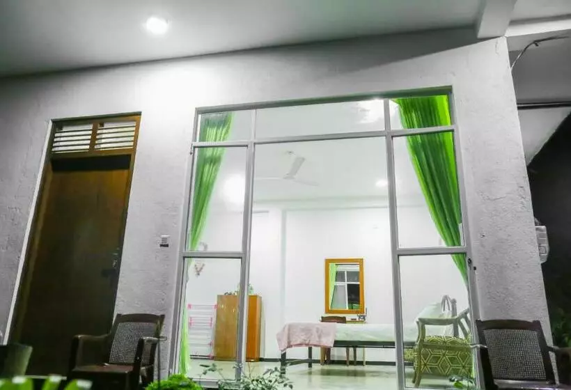پانسیون Sandy Palms Guesthouse
