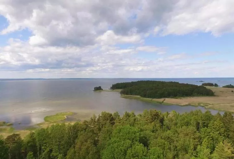Cozy And Rural Holiday Accommodation 150 Meters From Lake Vanern