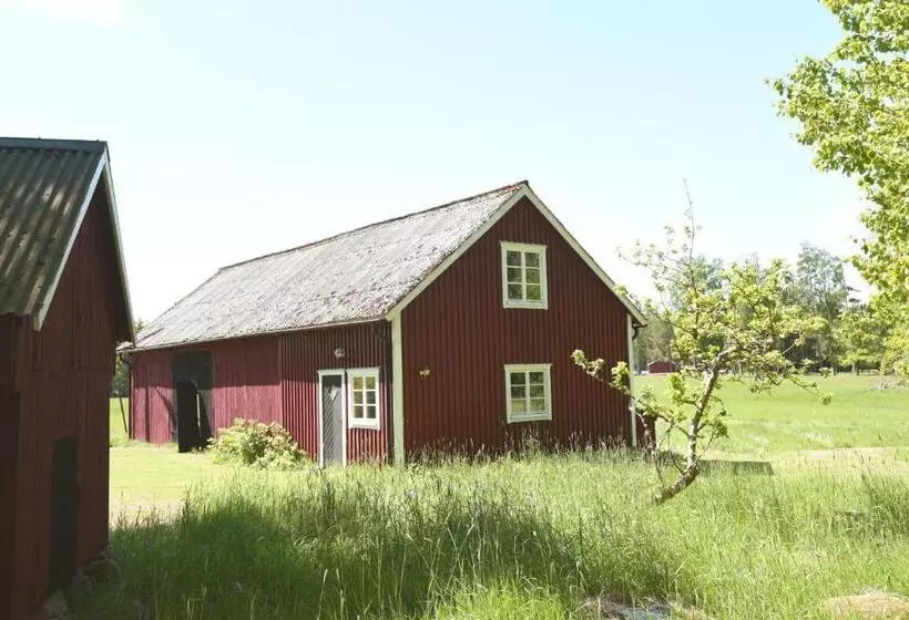 Cozy And Rural Holiday Accommodation 150 Meters From Lake Vanern