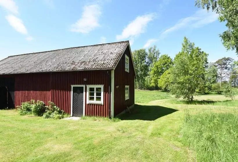 Cozy And Rural Holiday Accommodation 150 Meters From Lake Vanern