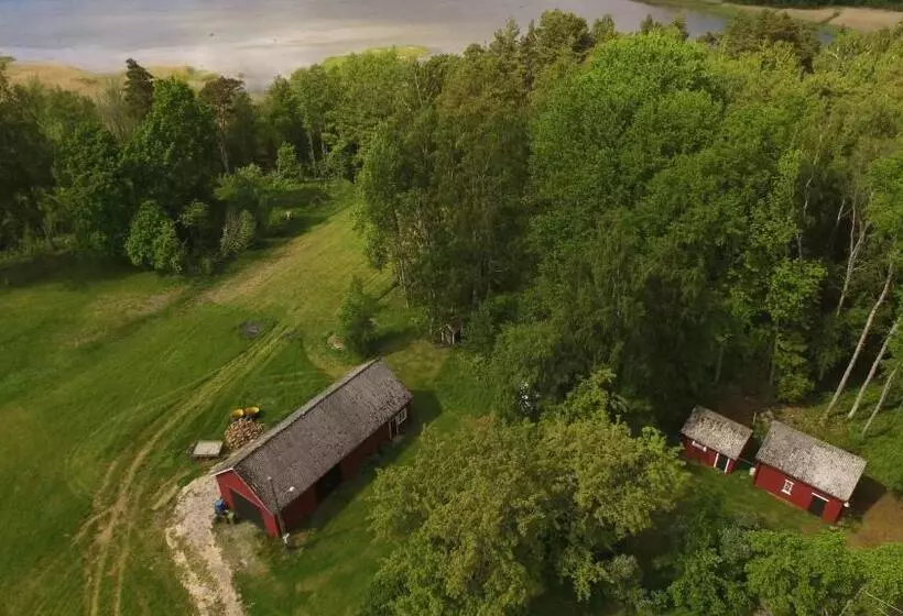 Cozy And Rural Holiday Accommodation 150 Meters From Lake Vanern