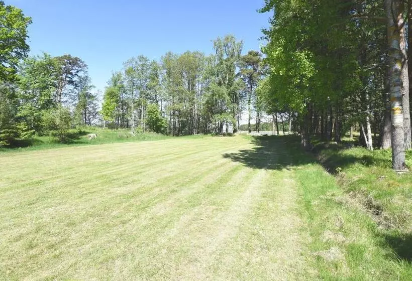 Cozy And Rural Holiday Accommodation 150 Meters From Lake Vanern