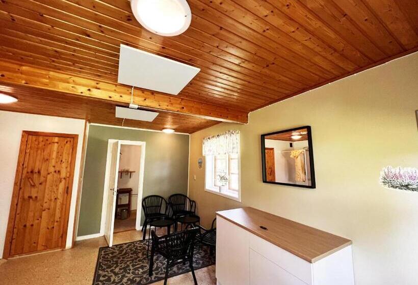 Cozy And Rural Holiday Accommodation 150 Meters From Lake Vanern