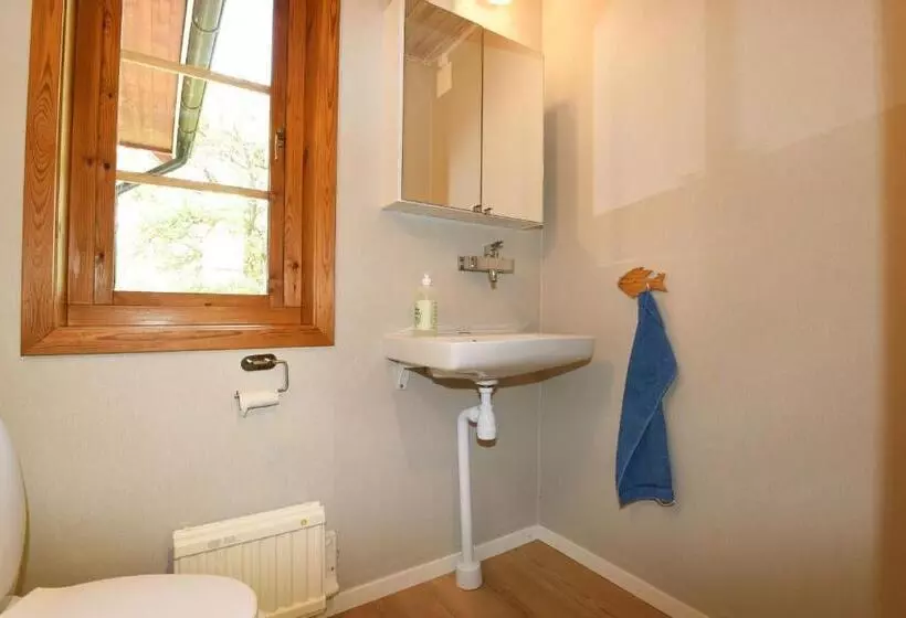 Cozy And Rural Holiday Accommodation 150 Meters From Lake Vanern
