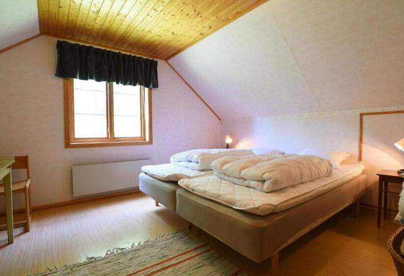 Cozy And Rural Holiday Accommodation 150 Meters From Lake Vanern