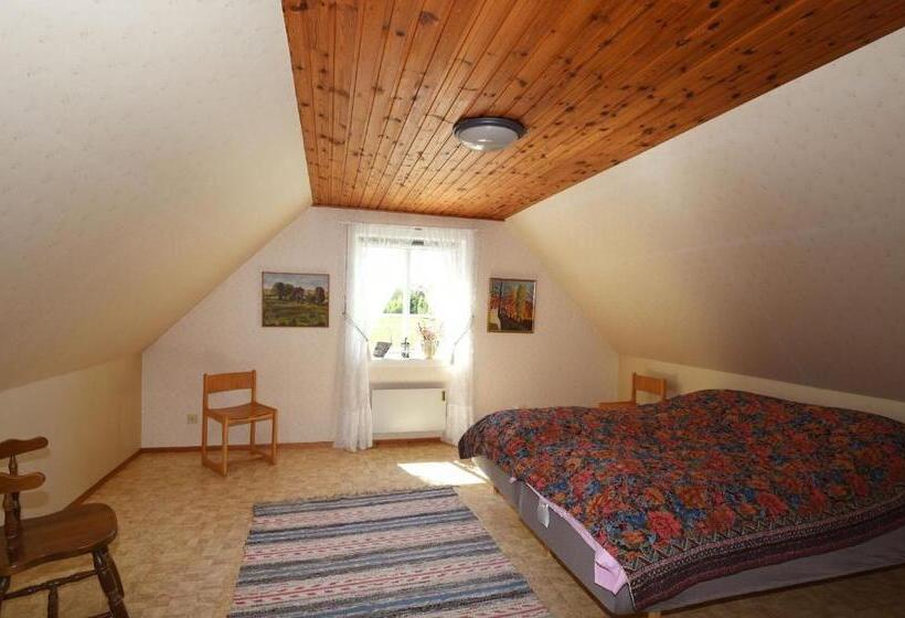 Cozy And Rural Holiday Accommodation 150 Meters From Lake Vanern