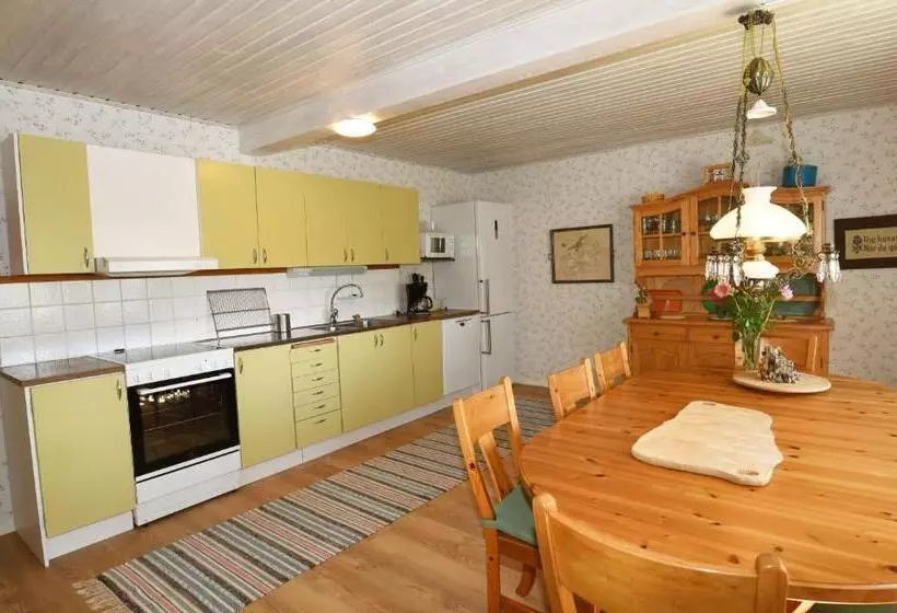 Cozy And Rural Holiday Accommodation 150 Meters From Lake Vanern