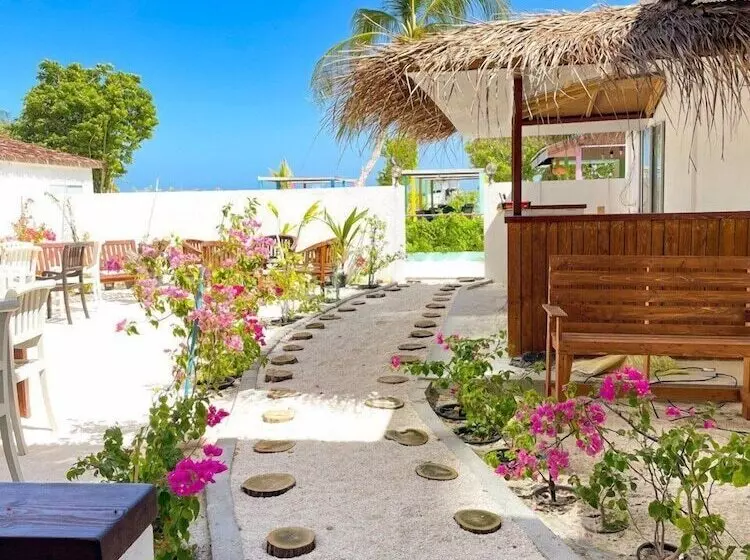 هتل Fatims Beach House Maafushi
