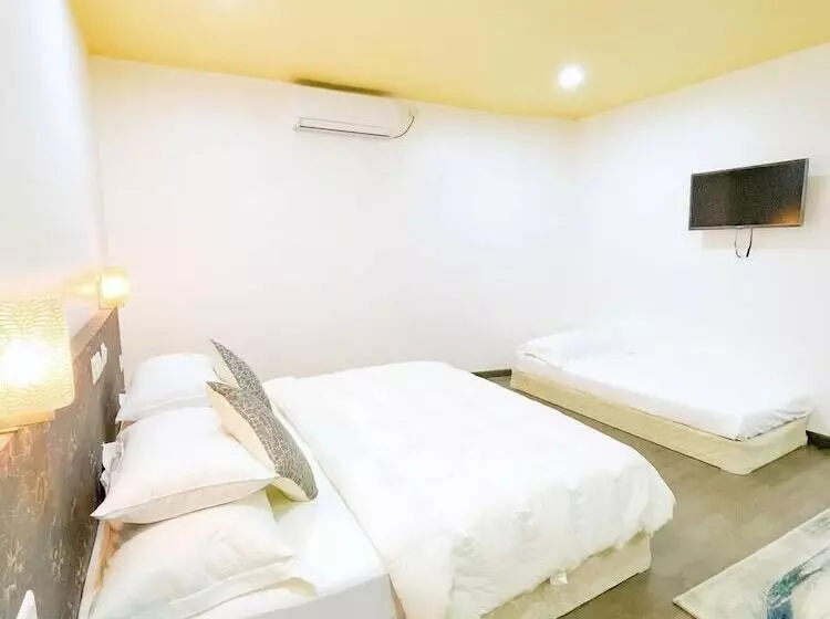 هتل Fatims Beach House Maafushi