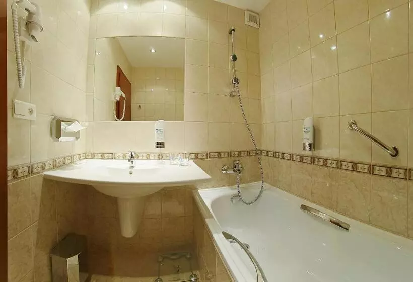 Hotelli Kúpele Brusno   Ld Poľana