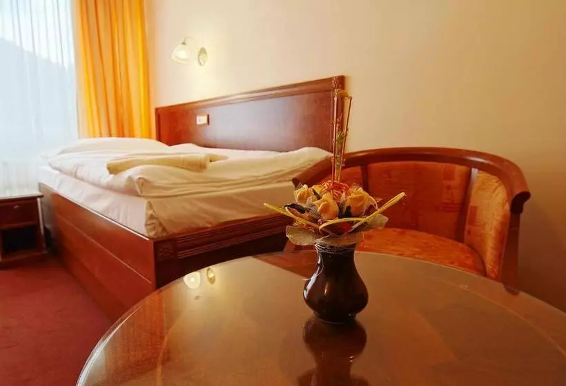 Hotelli Kúpele Brusno   Ld Poľana