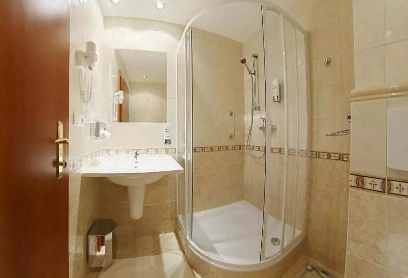 Hotelli Kúpele Brusno   Ld Poľana