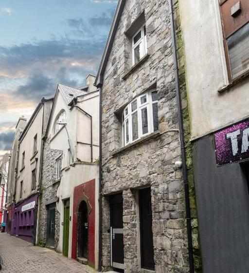 호텔 The Snug Townhouse