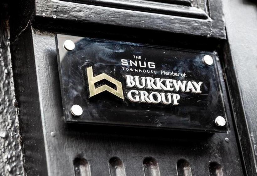 호텔 The Snug Townhouse