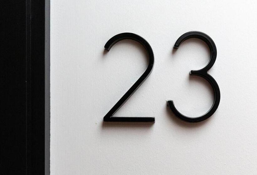 호텔 The Snug Townhouse