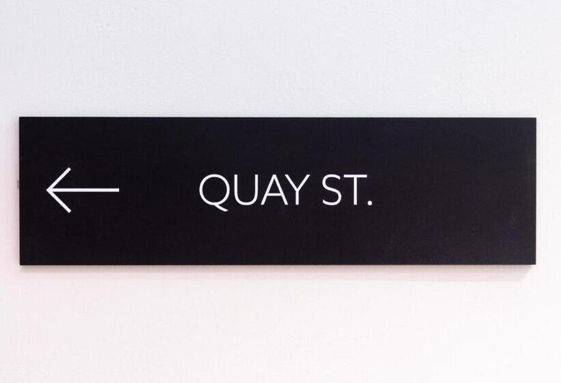 호텔 The Snug Townhouse