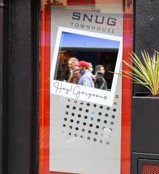 호텔 The Snug Townhouse