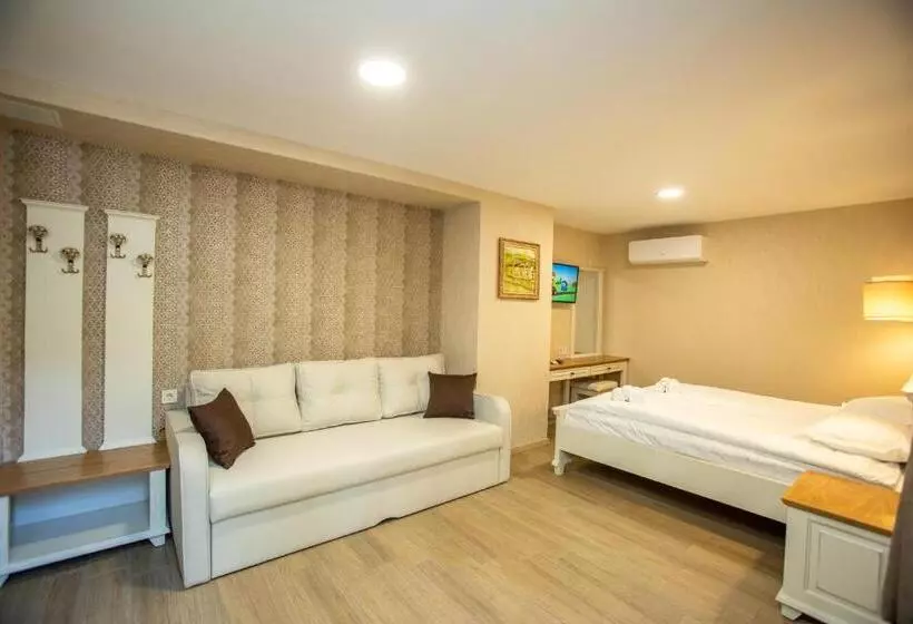 Majatalo семеен хотел чардаците