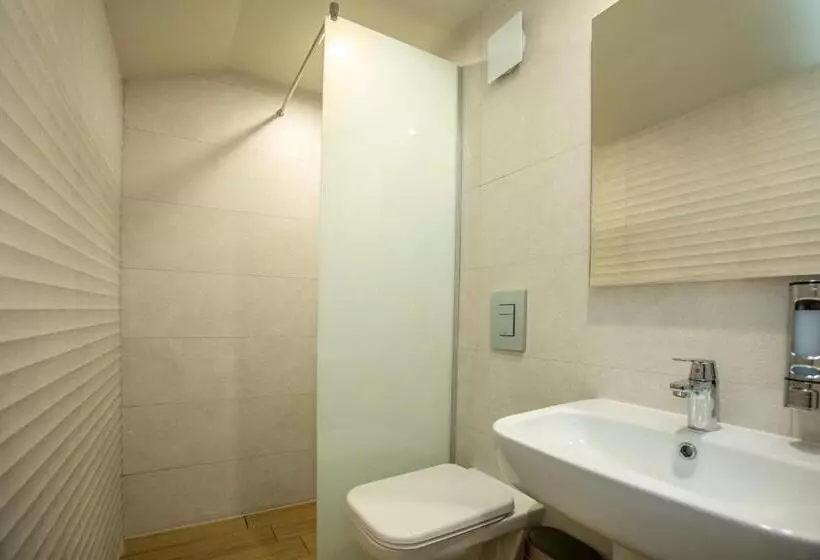 Majatalo семеен хотел чардаците