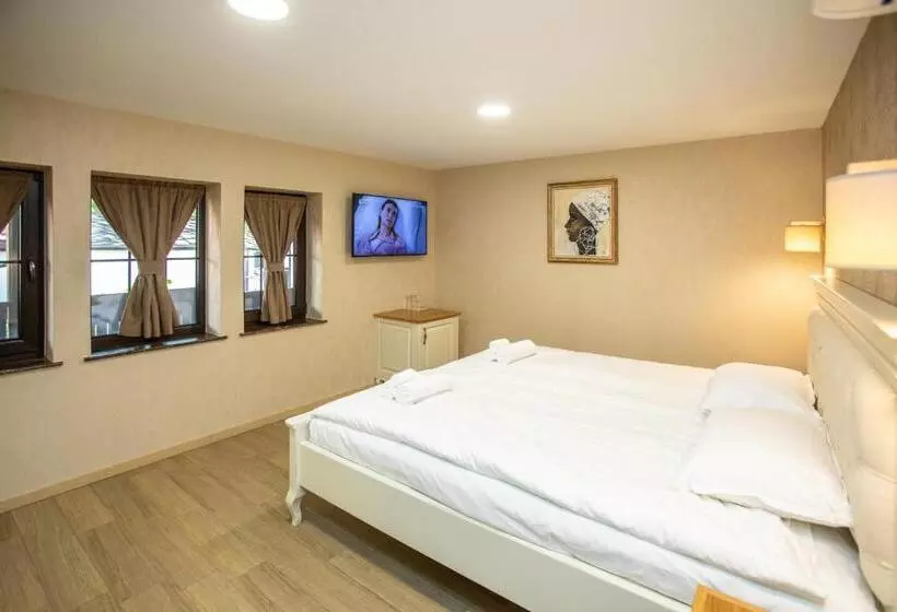 Majatalo семеен хотел чардаците