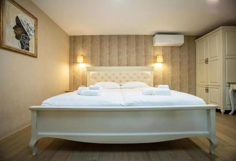 Majatalo семеен хотел чардаците