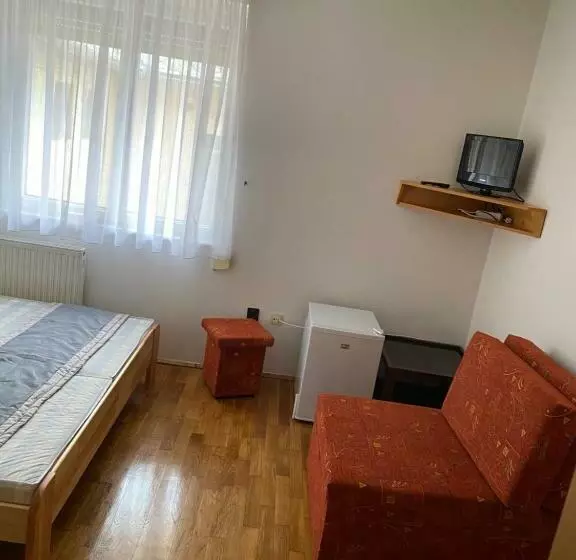 ペンション Napsugár üdülőház