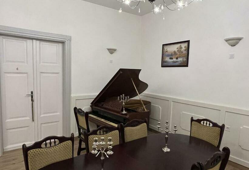 פנסיון Kúria Vendégház