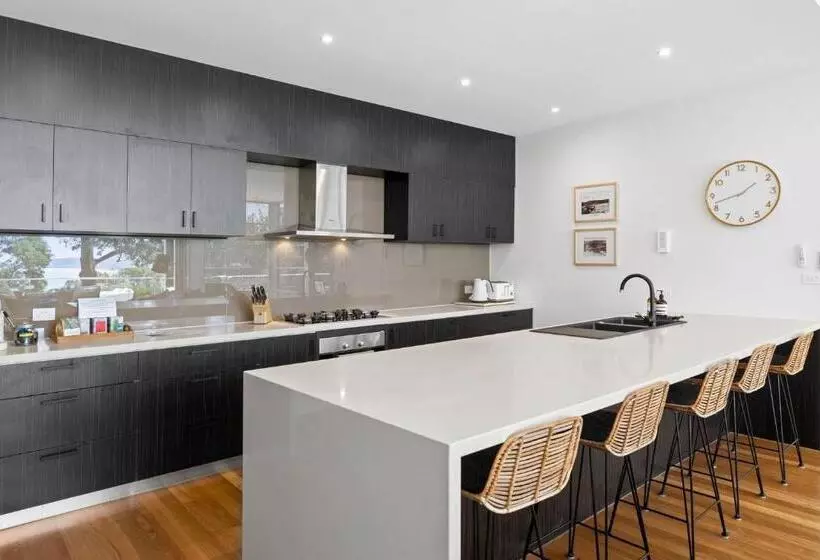 Seaview House