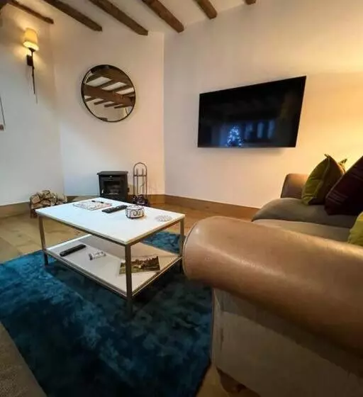 The Horners   Log Burner, Cheshire Village, Parking, Walks, Aga, Dogs