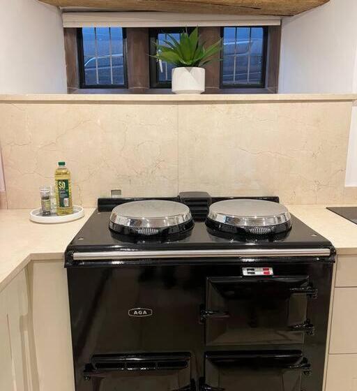 The Horners   Log Burner, Cheshire Village, Parking, Walks, Aga, Dogs