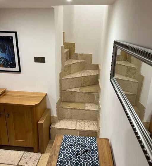 The Horners   Log Burner, Cheshire Village, Parking, Walks, Aga, Dogs