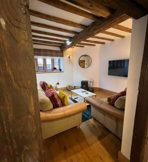 The Horners   Log Burner, Cheshire Village, Parking, Walks, Aga, Dogs