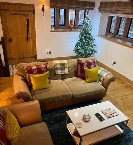 The Horners   Log Burner, Cheshire Village, Parking, Walks, Aga, Dogs