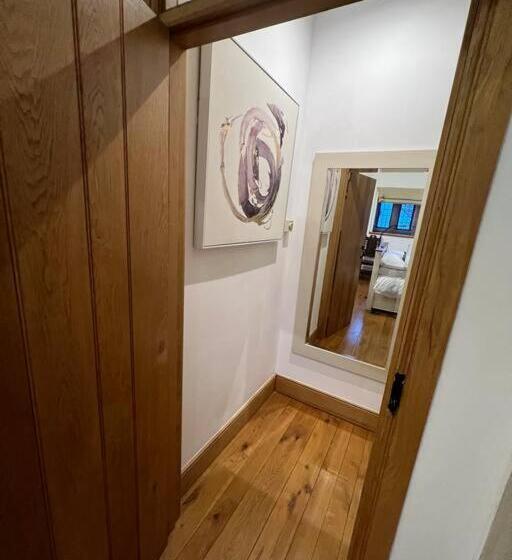 The Horners   Log Burner, Cheshire Village, Parking, Walks, Aga, Dogs