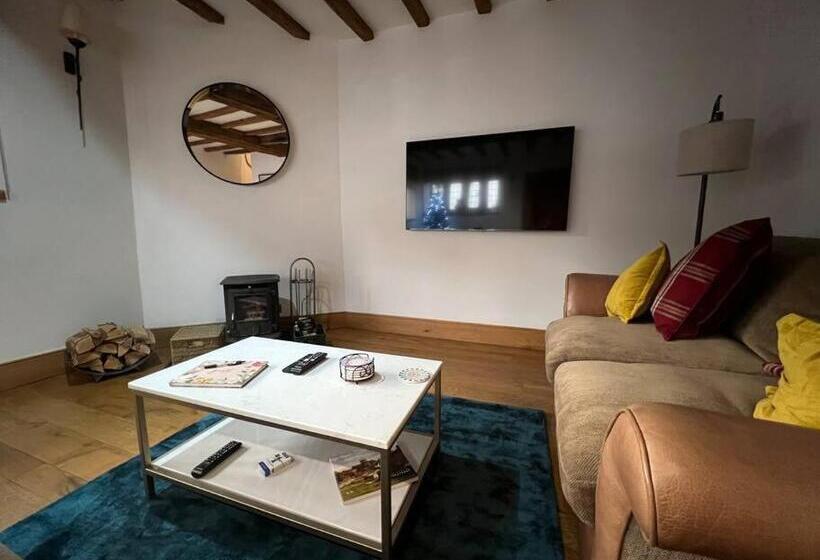 The Horners   Log Burner, Cheshire Village, Parking, Walks, Aga, Dogs