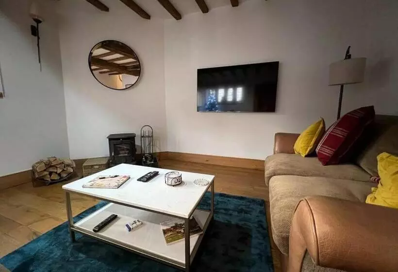 The Horners   Log Burner, Cheshire Village, Parking, Walks, Aga, Dogs