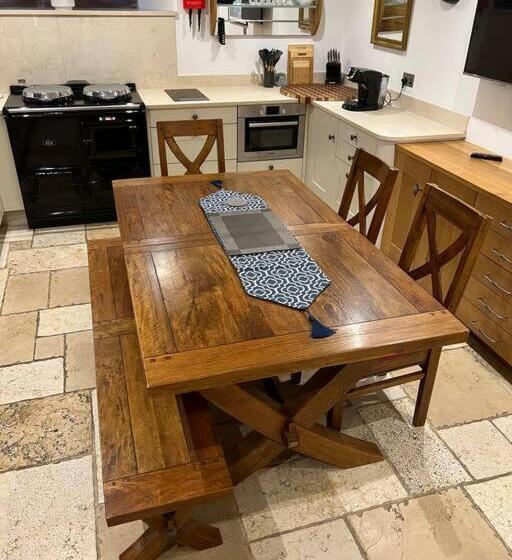 The Horners   Log Burner, Cheshire Village, Parking, Walks, Aga, Dogs