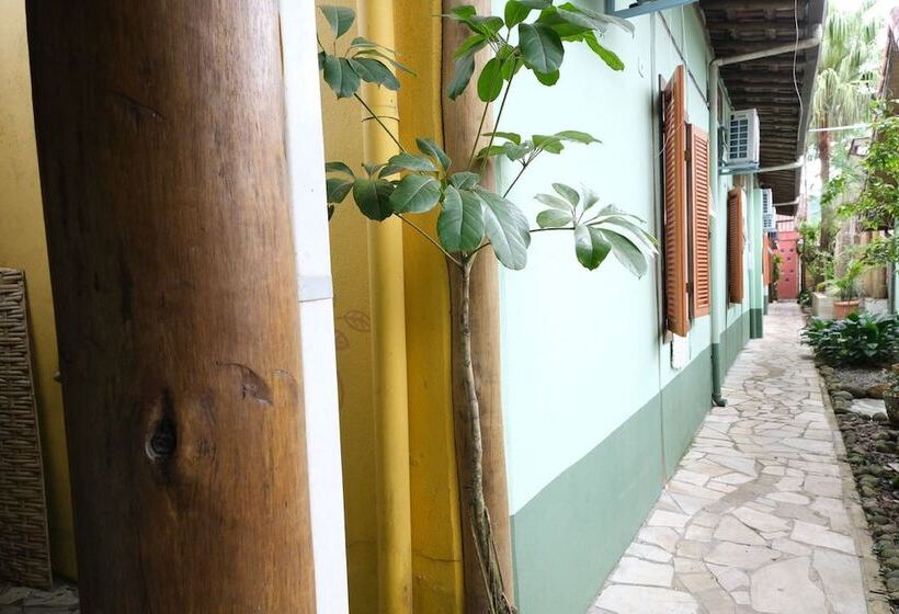 هاستل Gaia Gardens Pousada