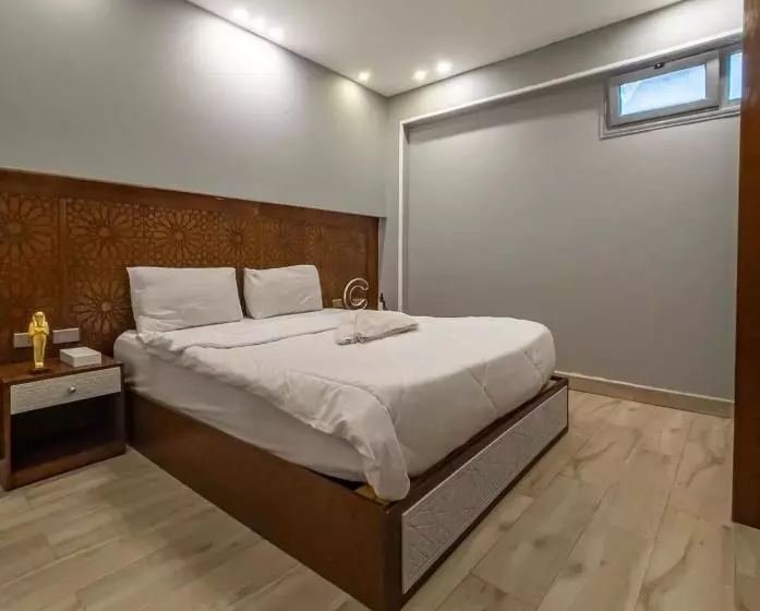 هاستل Queen Pyramids View