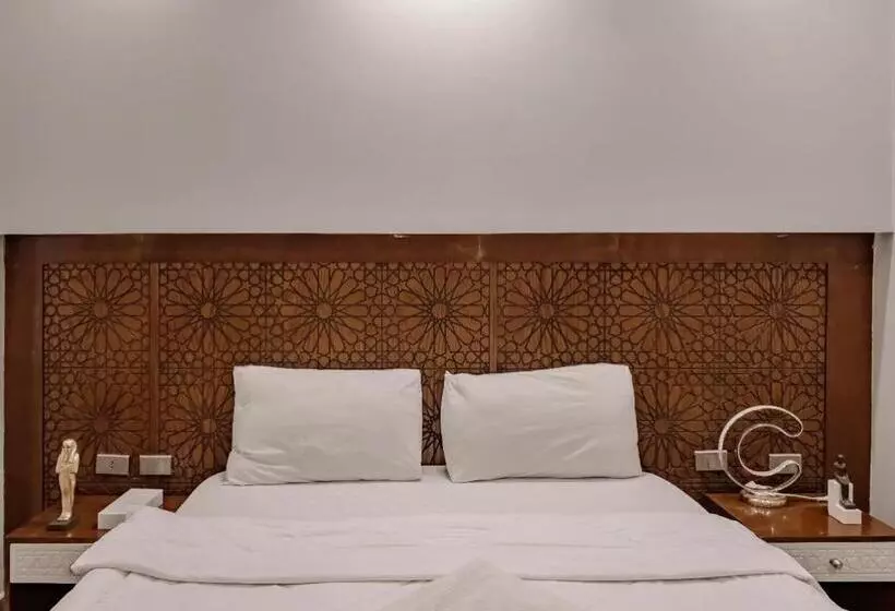 هاستل Queen Pyramids View