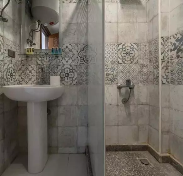 هاستل Queen Pyramids View