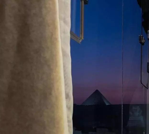 هاستل Queen Pyramids View